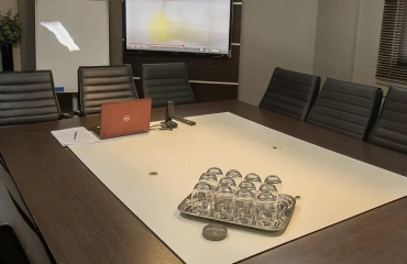 Sala de reunião para advogados em Goiânia: audiência híbrida, mediação e reunião com cliente